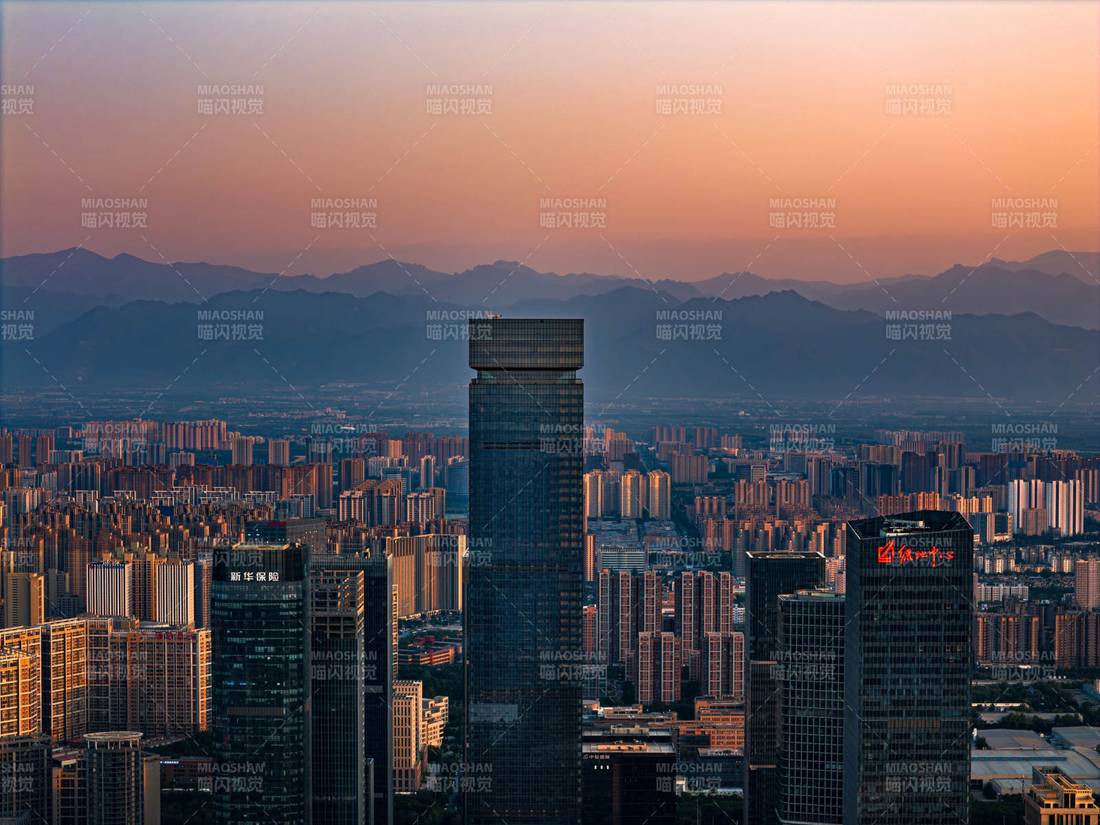 城市黃昏 高樓林立-西安國瑞金融中心
