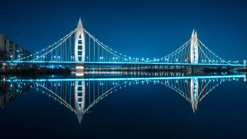 夜色中的元朔大橋倒影美景