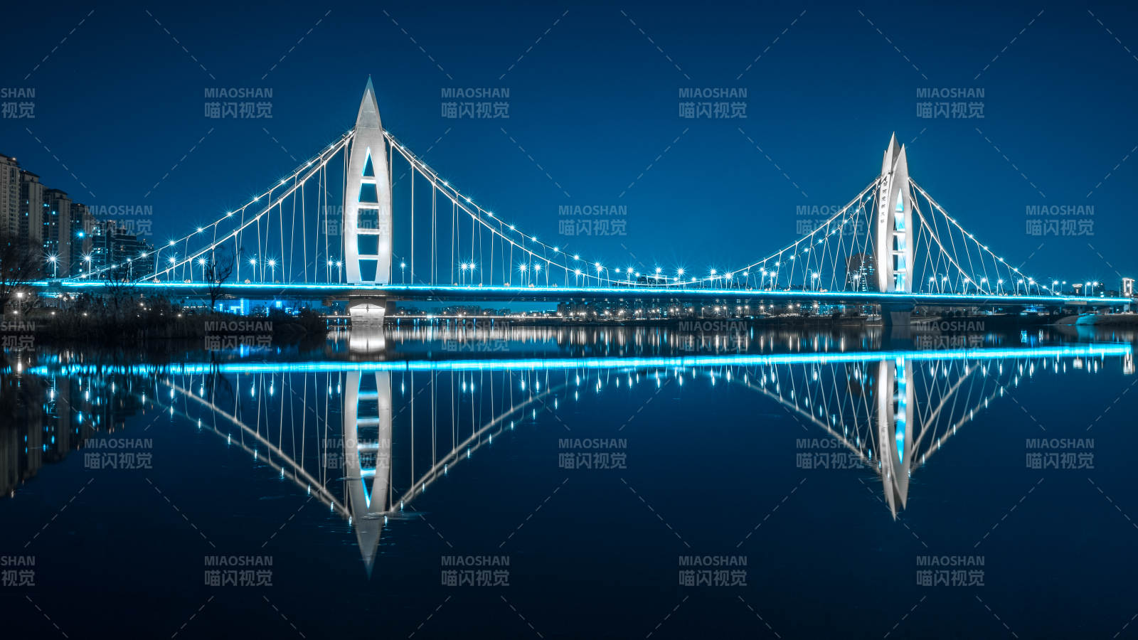 夜色中的元朔大橋倒影美景
