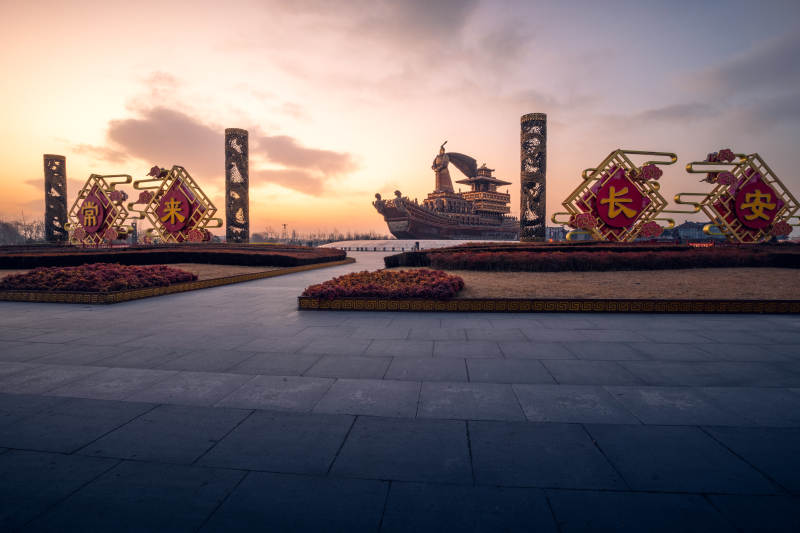 昆明池漢武大帝雕像廣場夕陽美景