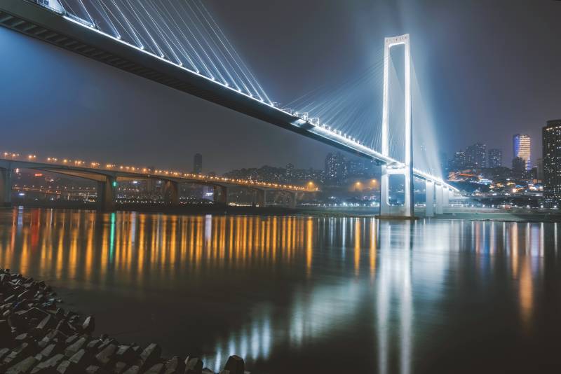 夜景大橋 光影璀璨