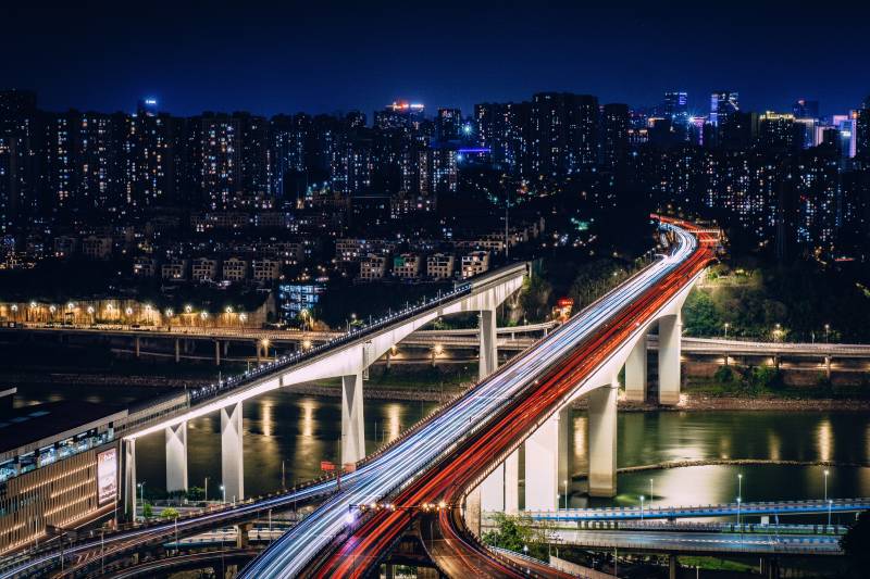 夜景城市橋梁光影流動