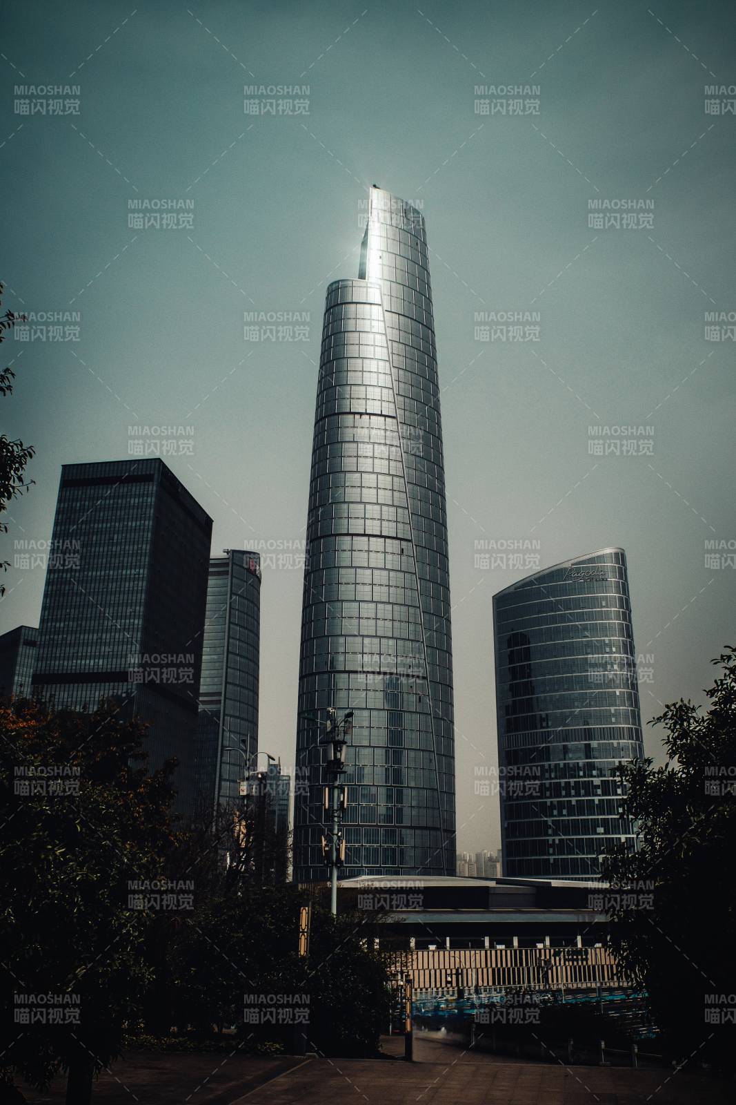 現(xiàn)代都市高樓群影