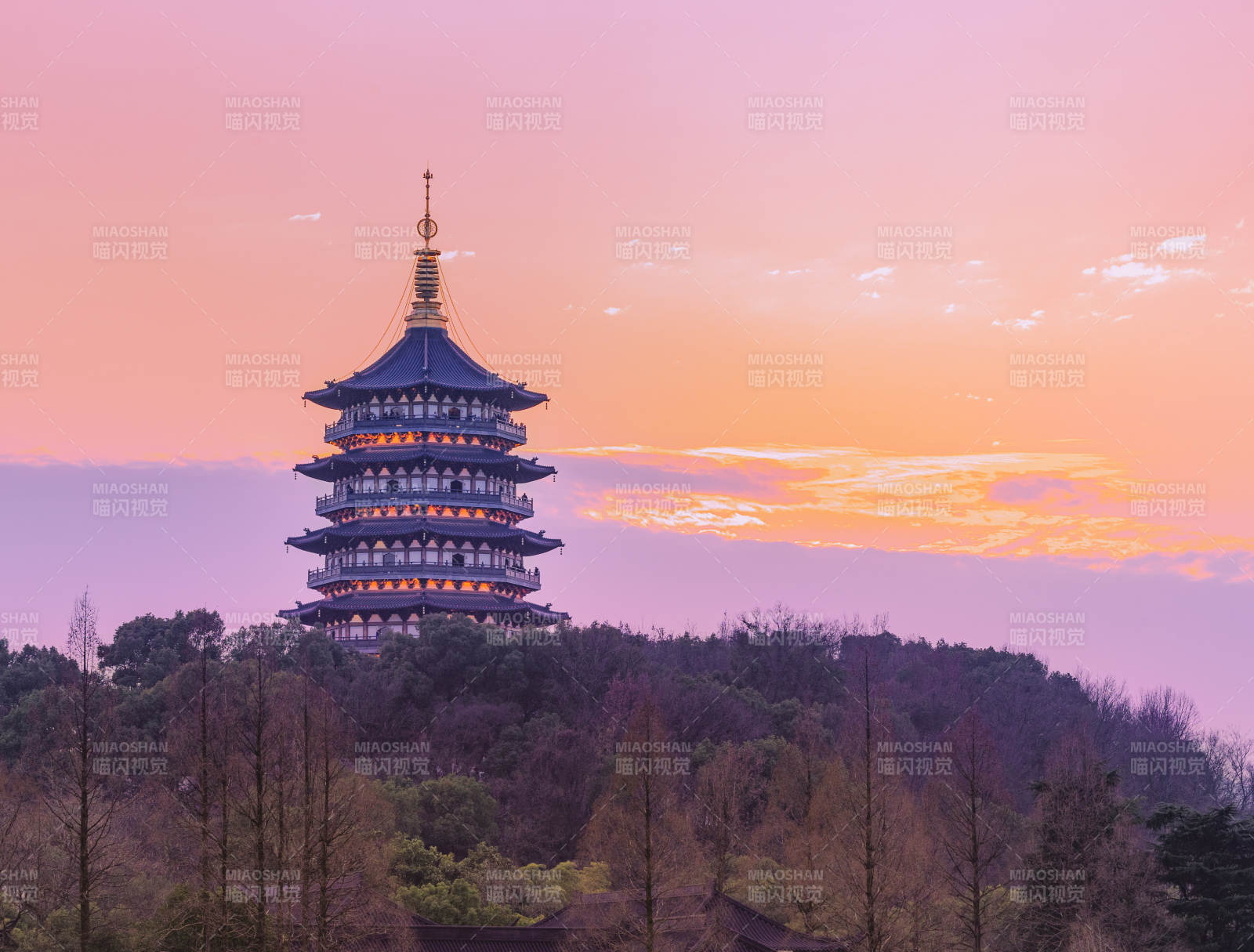 夕陽下的古塔美景