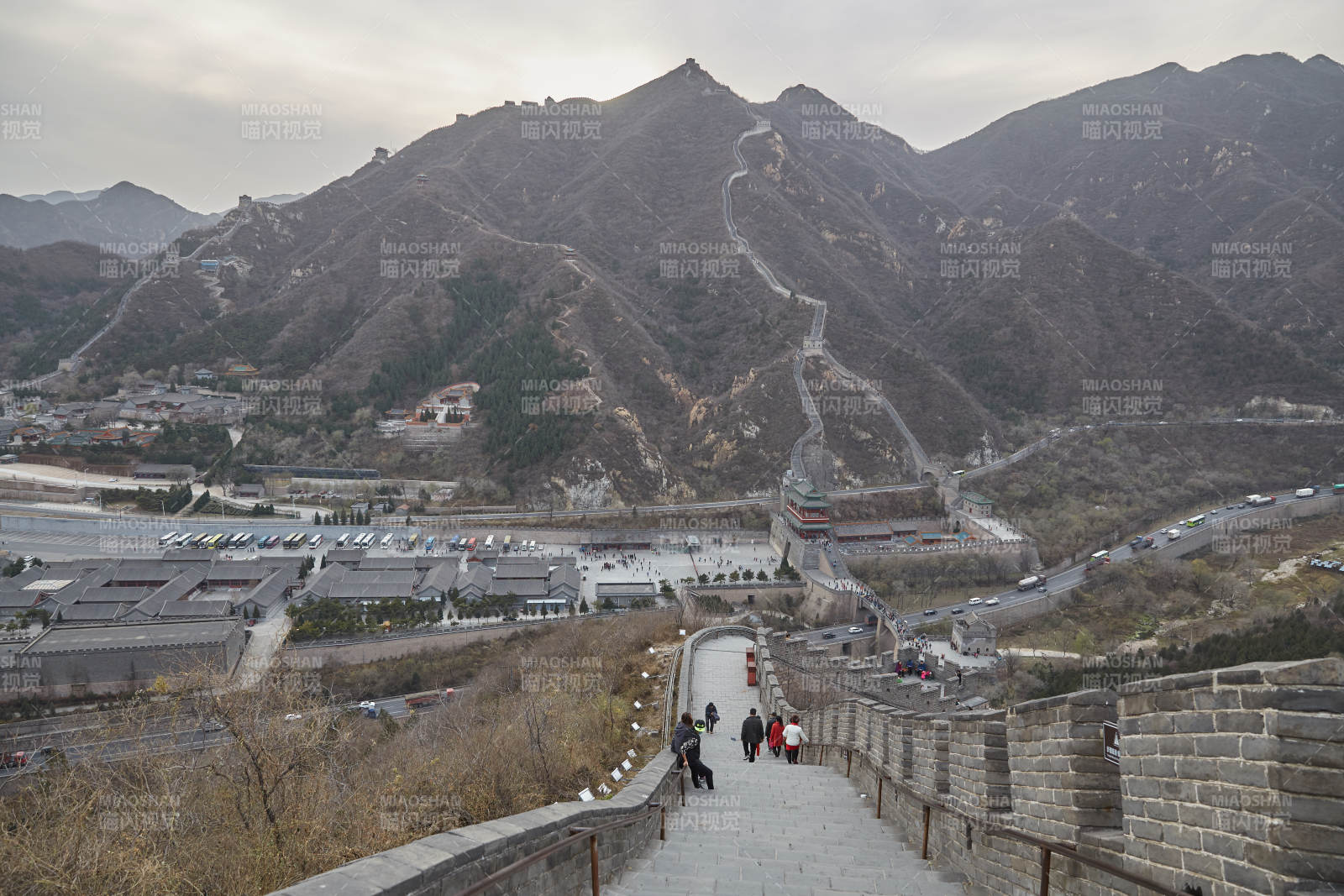 長(zhǎng)城蜿蜒山間 氣勢(shì)磅礴