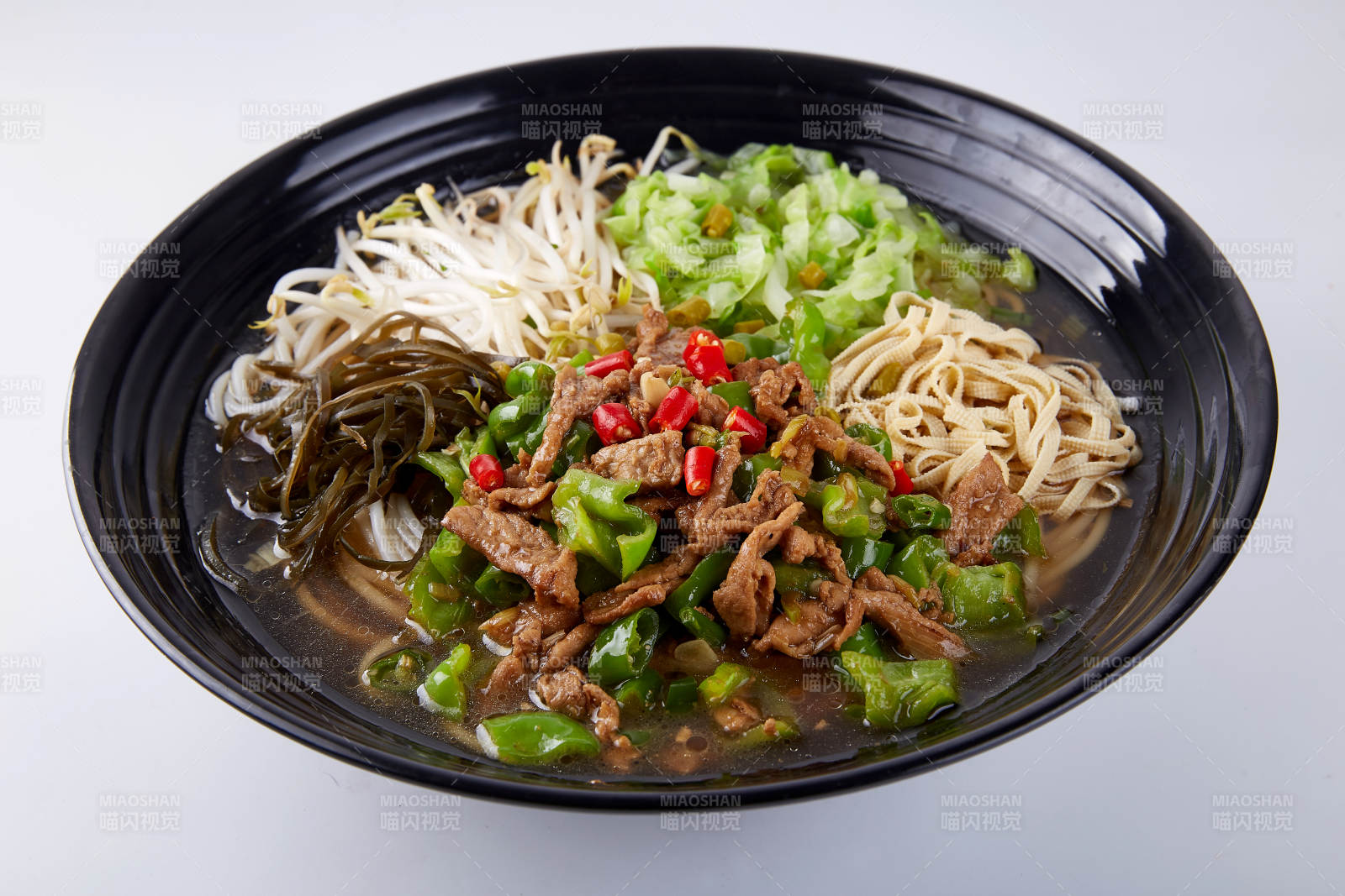 牛肉青椒面配豆芽涼菜