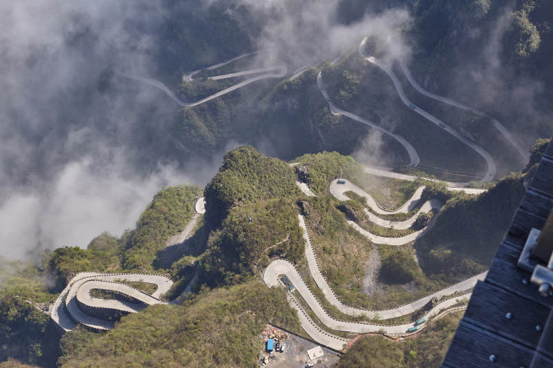 云端盤山公路奇觀