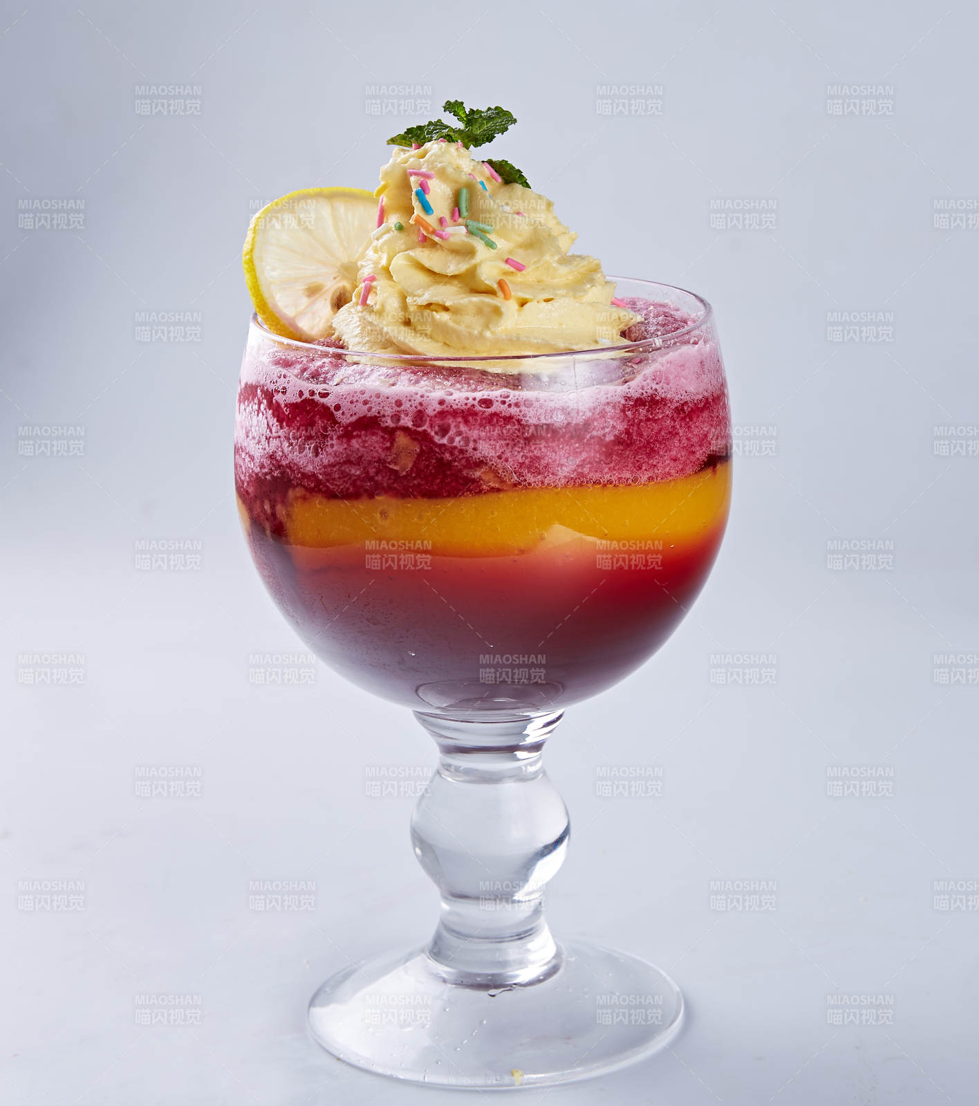 彩虹水果冰淇淋杯