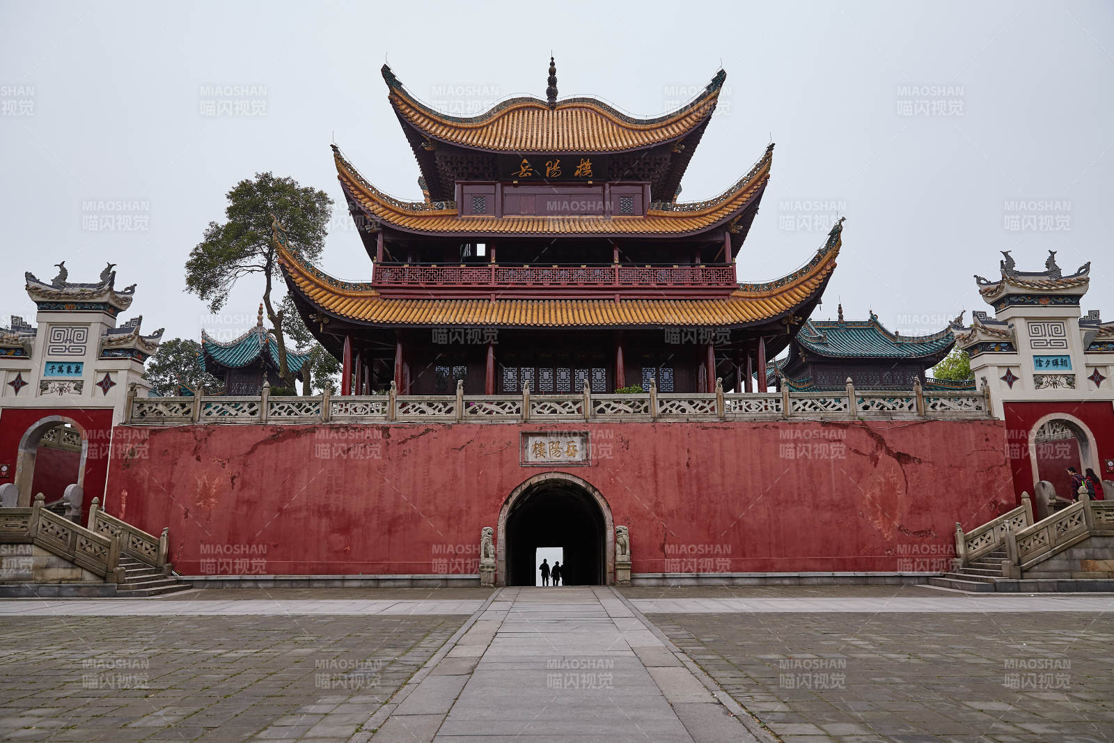 古建筑群的宏偉入口
