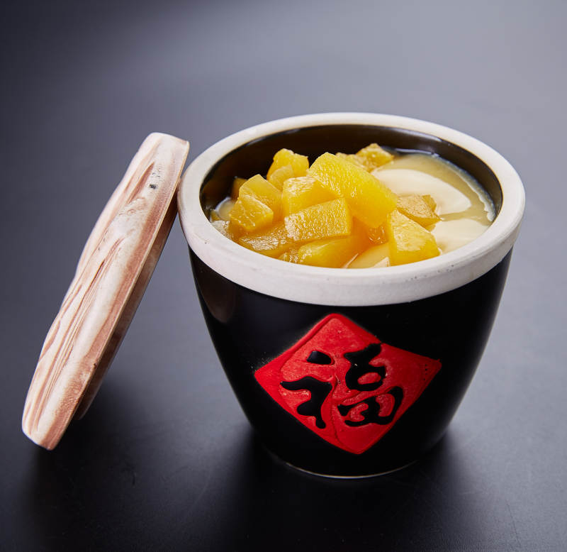 福字碗中的甜蜜果凍