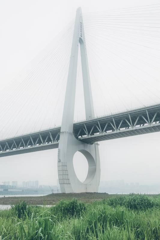 霧中大橋 圓環設計獨特