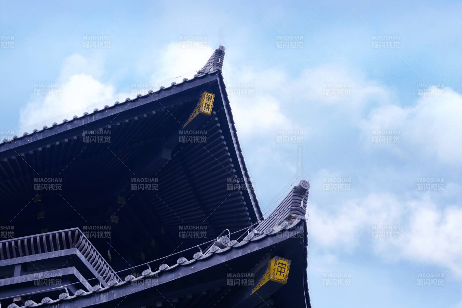 古建筑飛檐翹角藍天白云