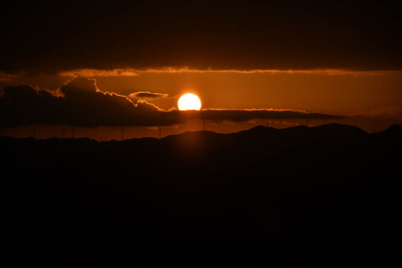 夕陽西下 山巒剪影