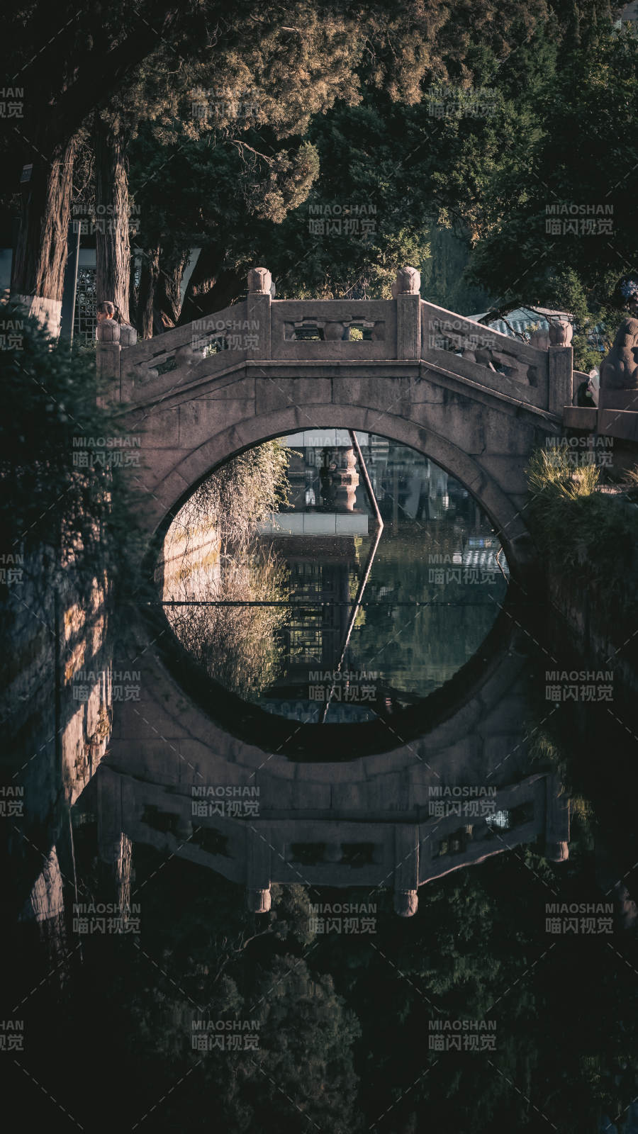 古橋映水 圓洞成景