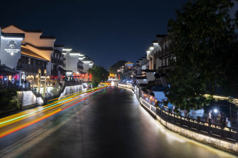 夜色古鎮 光影流連