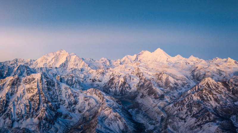 雪山晨曦 壯麗景色