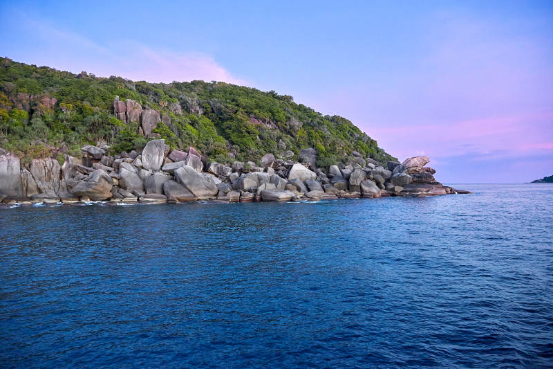 泰國海島巖石海岸線美景