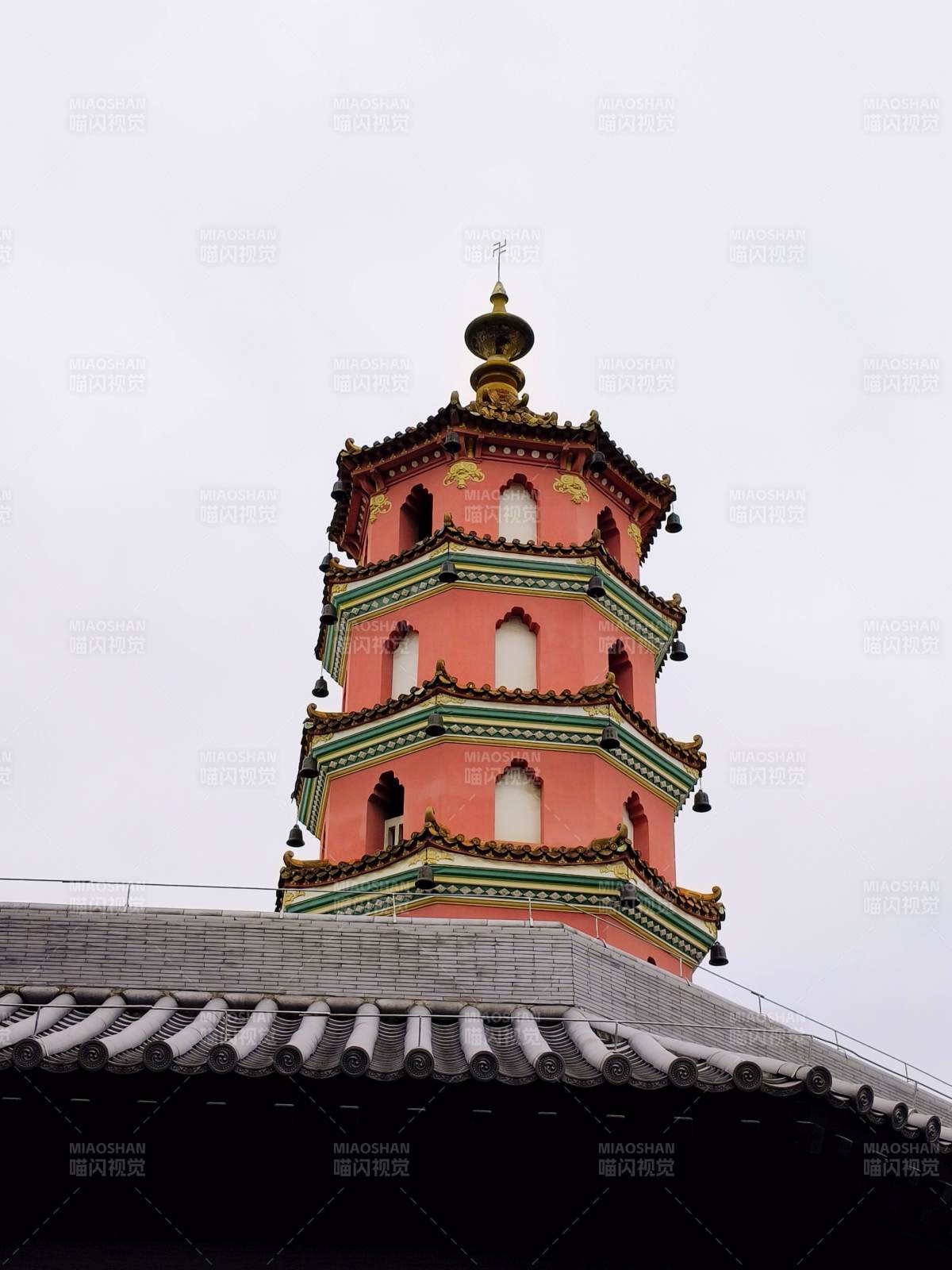 廣東佛山仁壽寺 古塔尖頂 紅墻綠瓦
