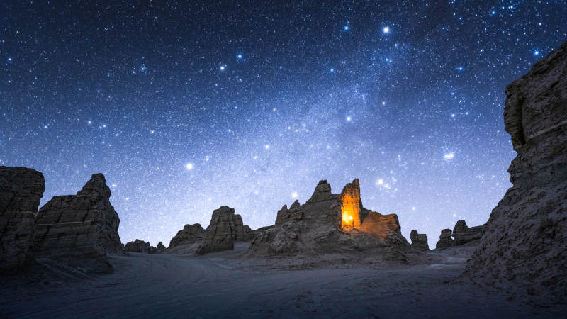 星空下的神秘古城遺址