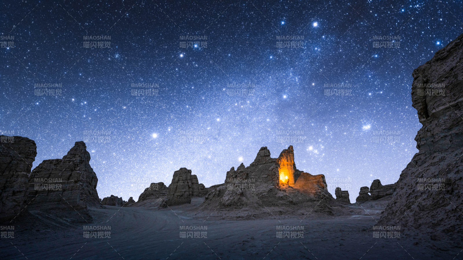 星空下的神秘古城遺址