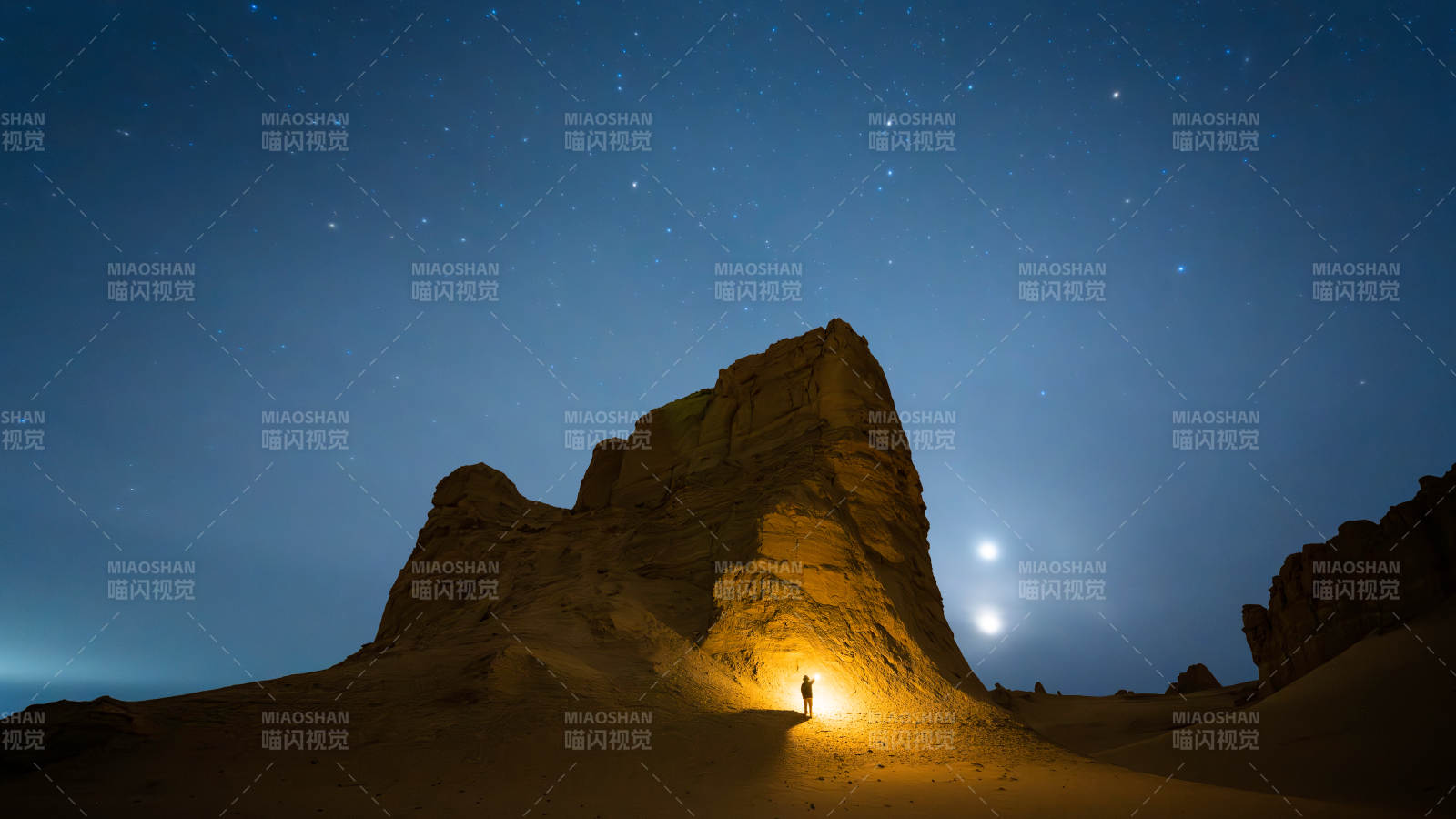 沙漠夜景 星光下的孤影