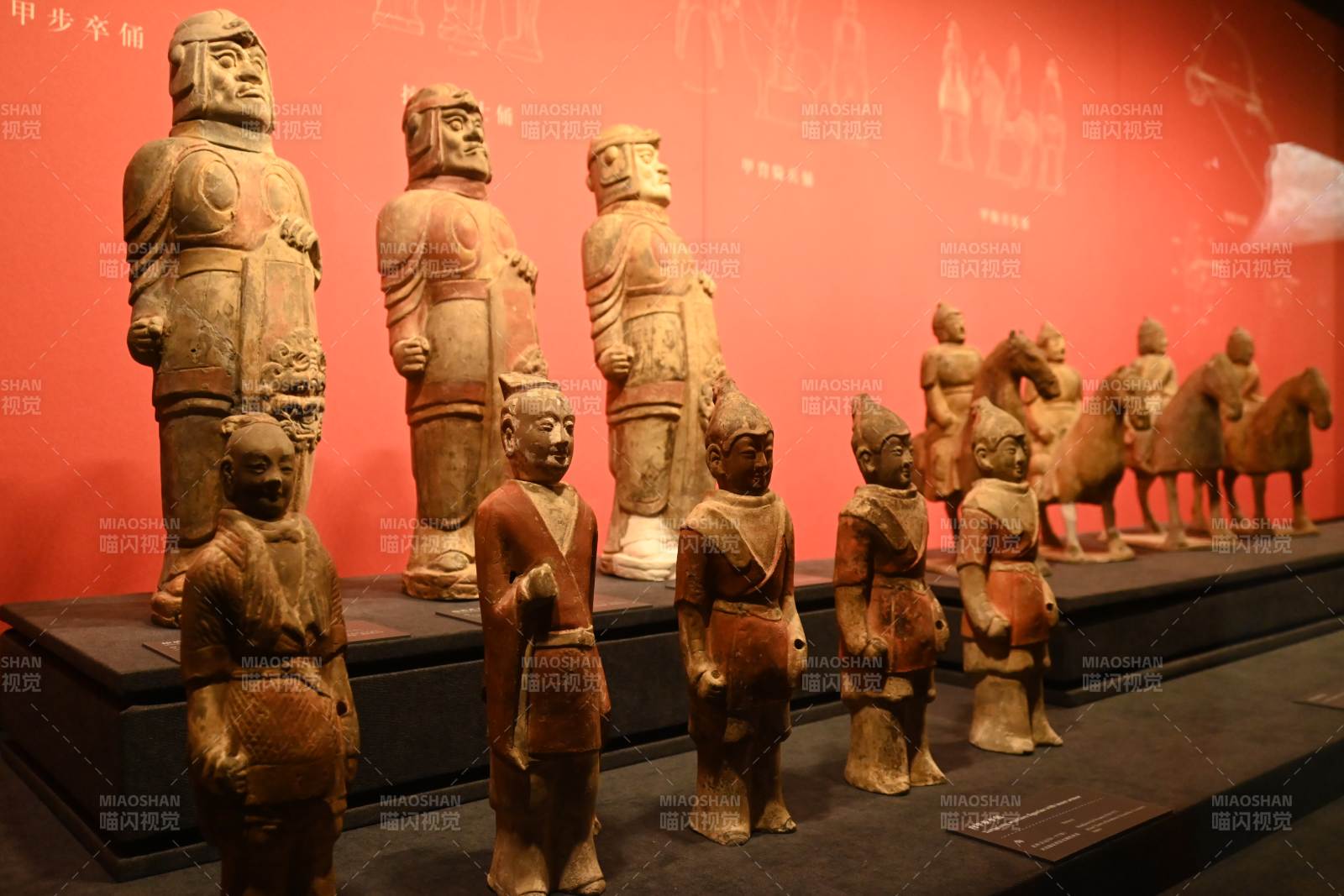 兵馬俑展覽館內(nèi)的雕塑群