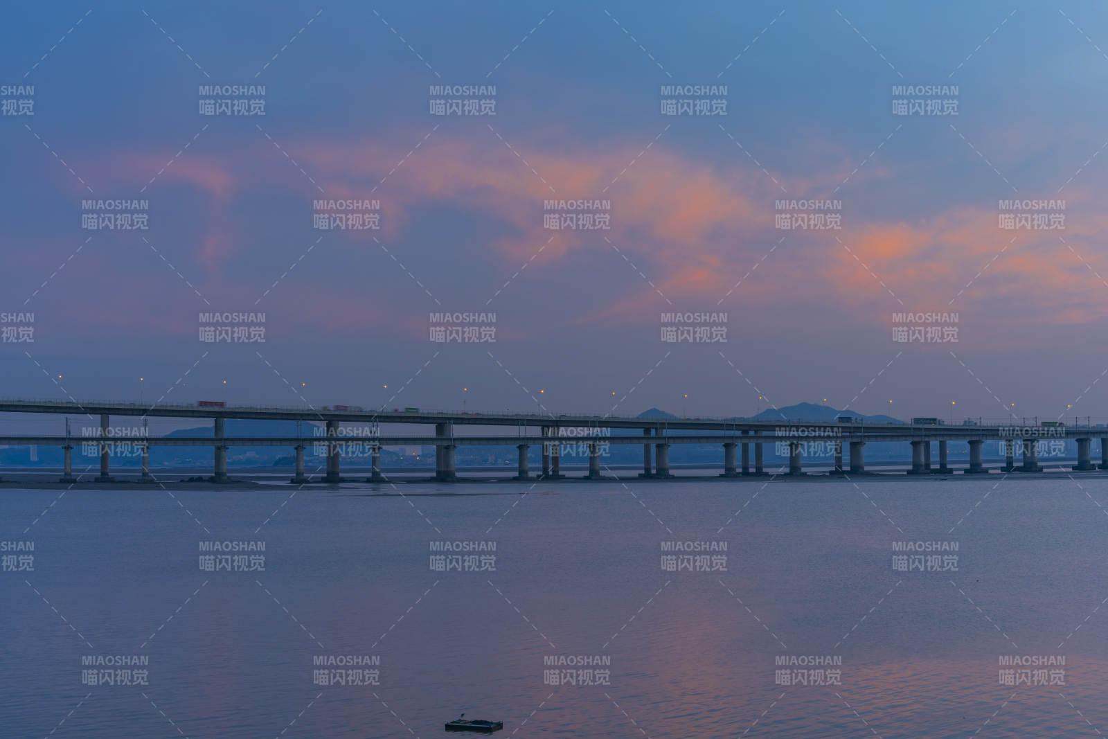 十里長堤跨海大橋夕陽美景