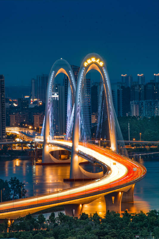 夜幕下的興聯路大橋
