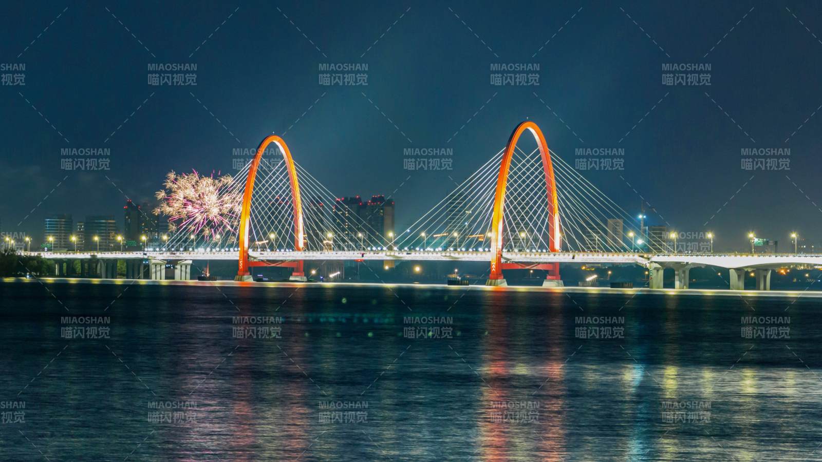杭州之江大橋煙花綻放