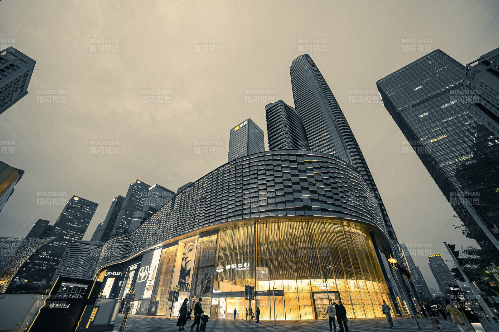 深圳卓悅中心現(xiàn)代都市建筑夜景