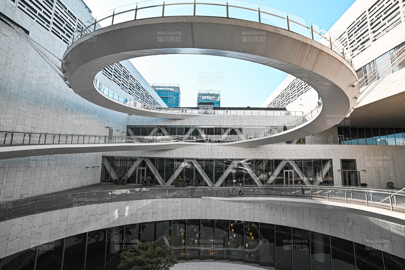 上海博物館東館現代建筑的曲線之美