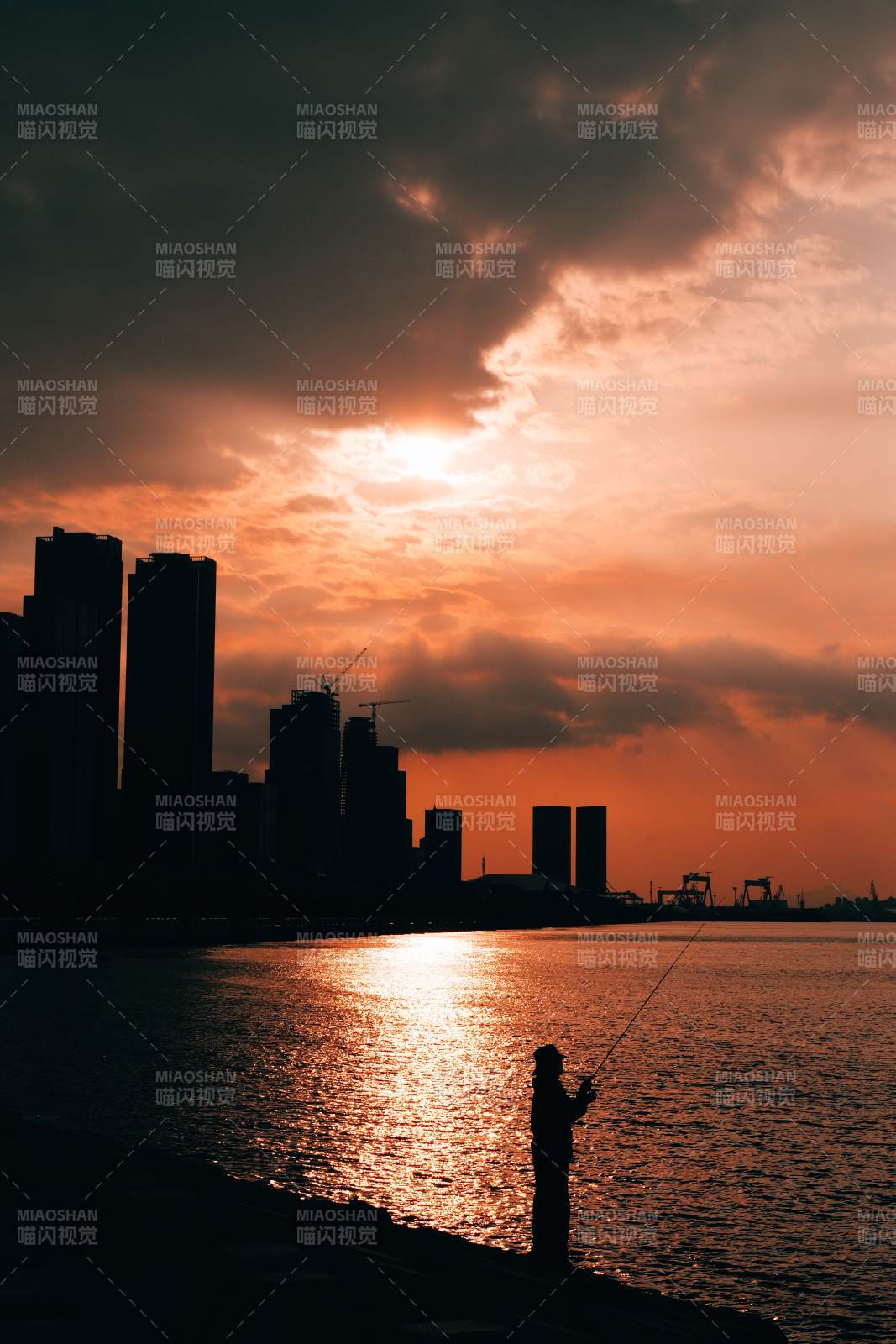 夕陽垂釣