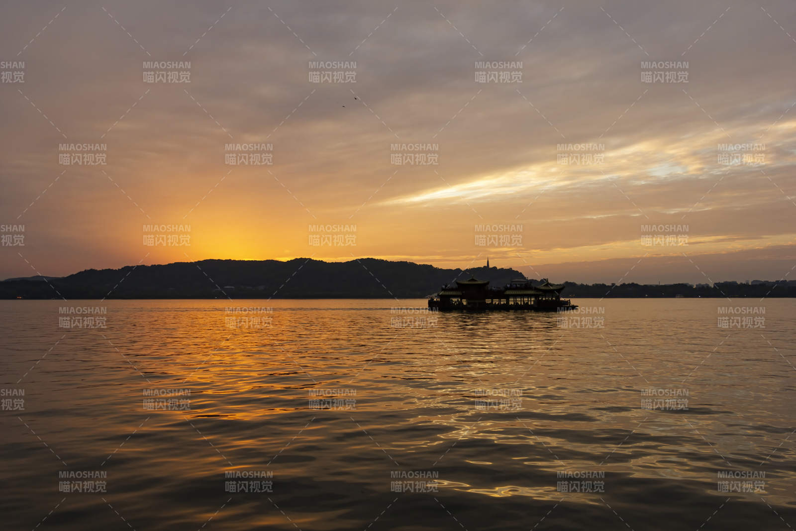 湖上夕陽 靜謐之美