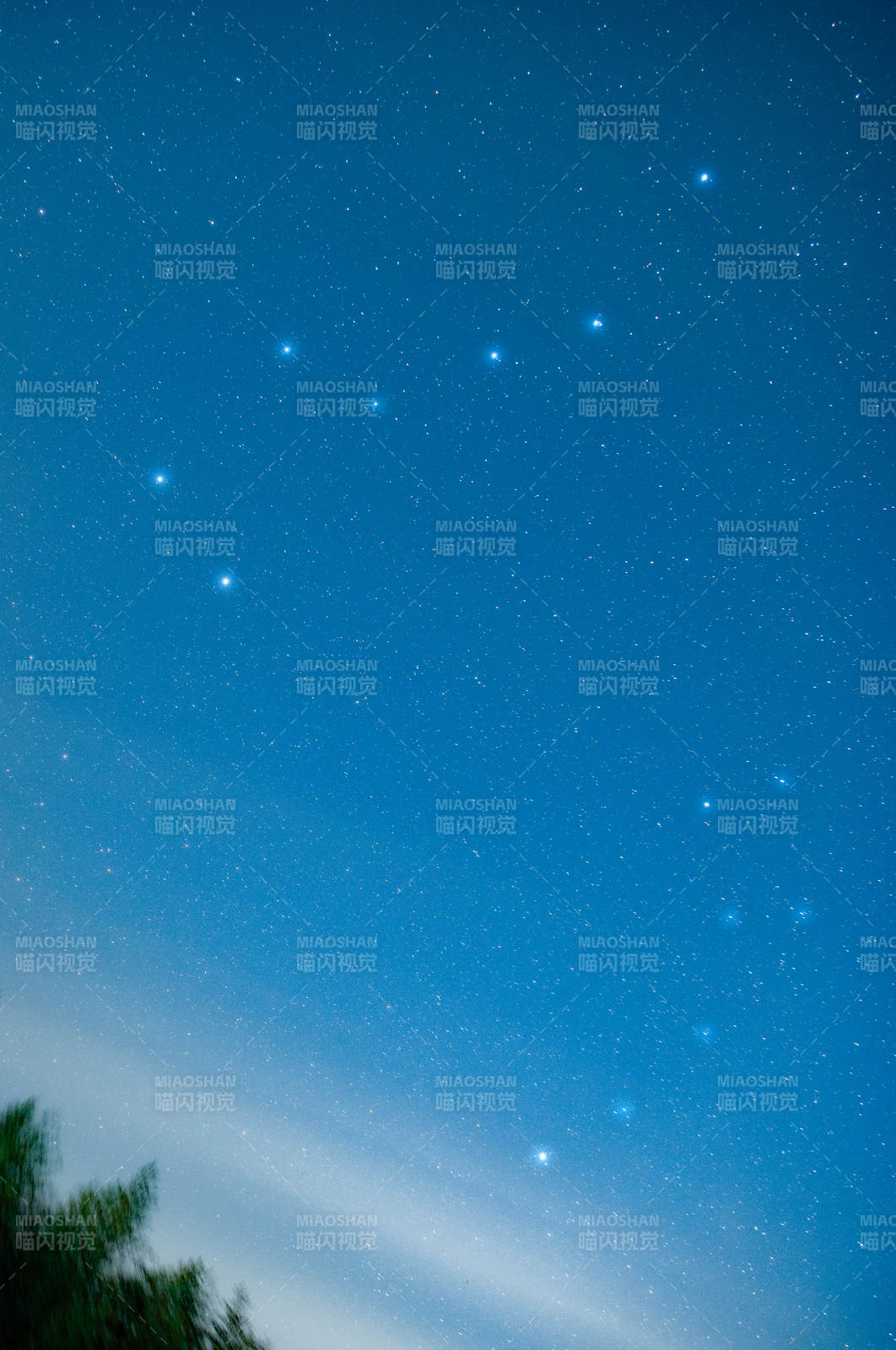 夜空中的北斗七星
