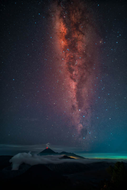 星空下的火山奇景