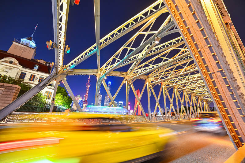 夜景大橋車流光影