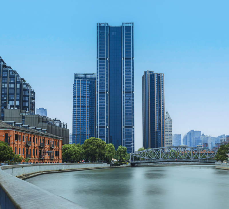 城市河畔高樓景觀