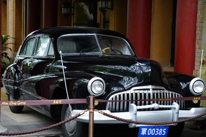 復古黑色轎車展示