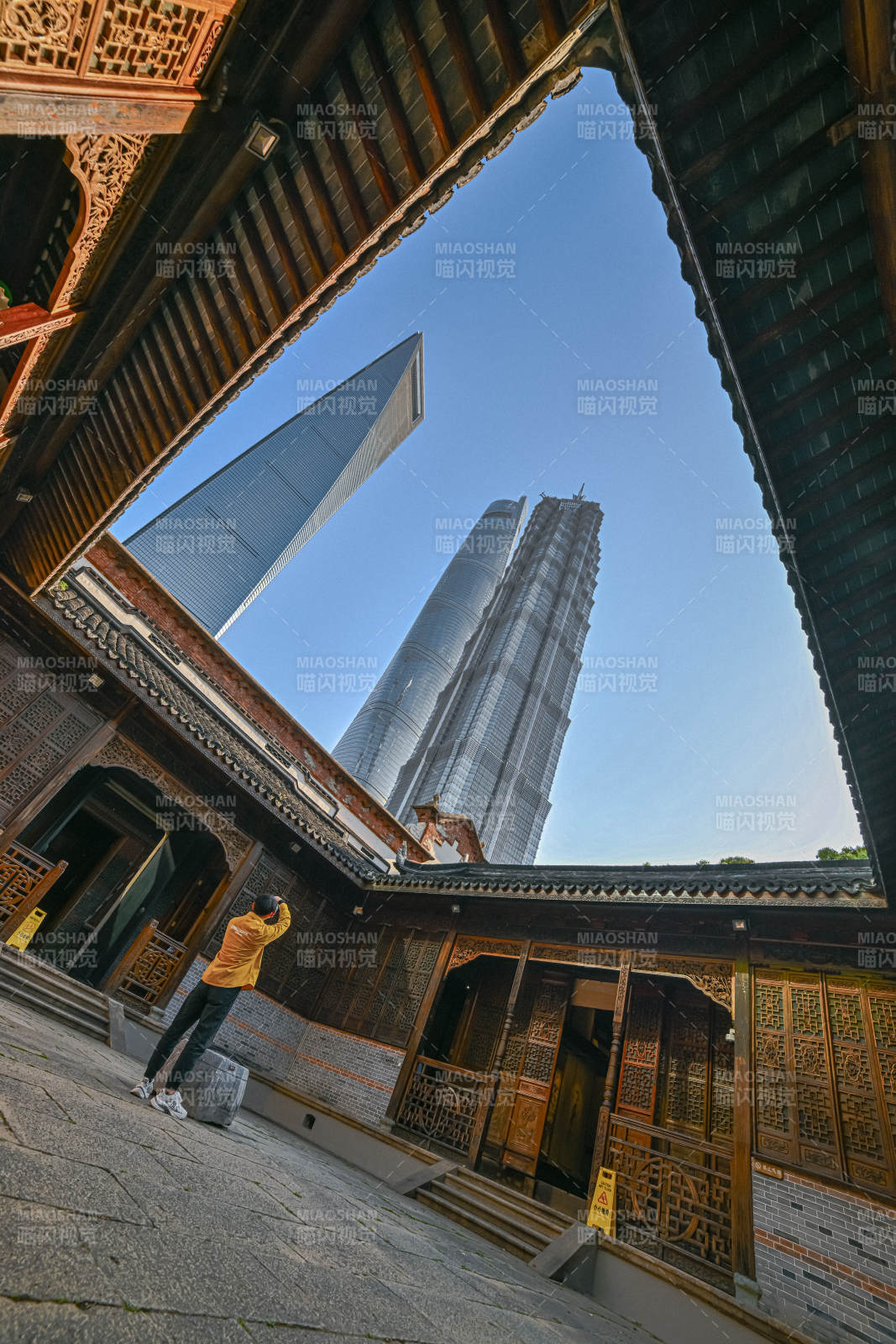 古建筑與現代高樓對比