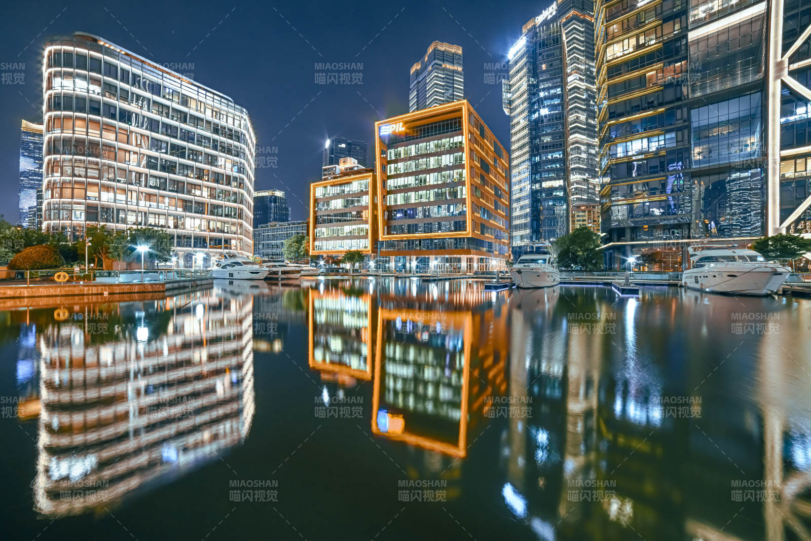 夜景城市倒影