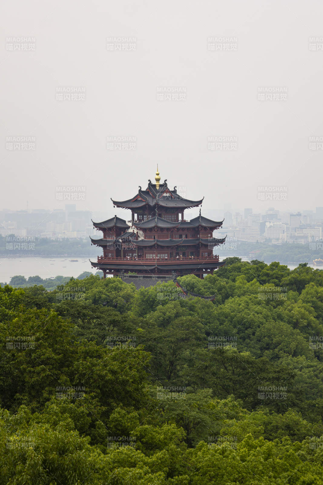 杭州城隍閣綠樹映江城