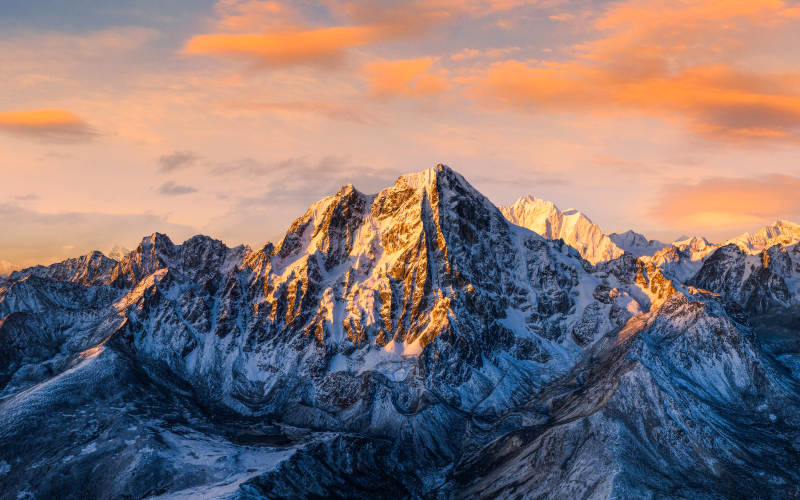 雪山夕照 壯麗景色
