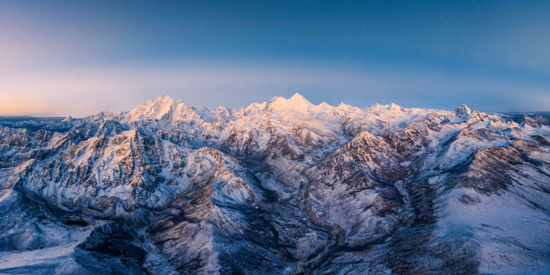 雪山晨曦 壯麗景色