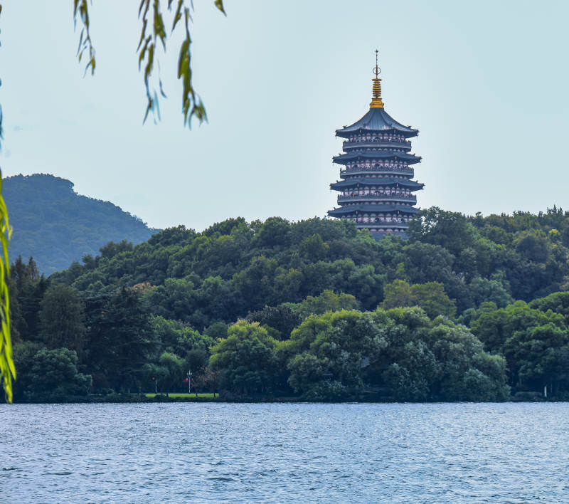 西湖雷峰塔遠(yuǎn)眺