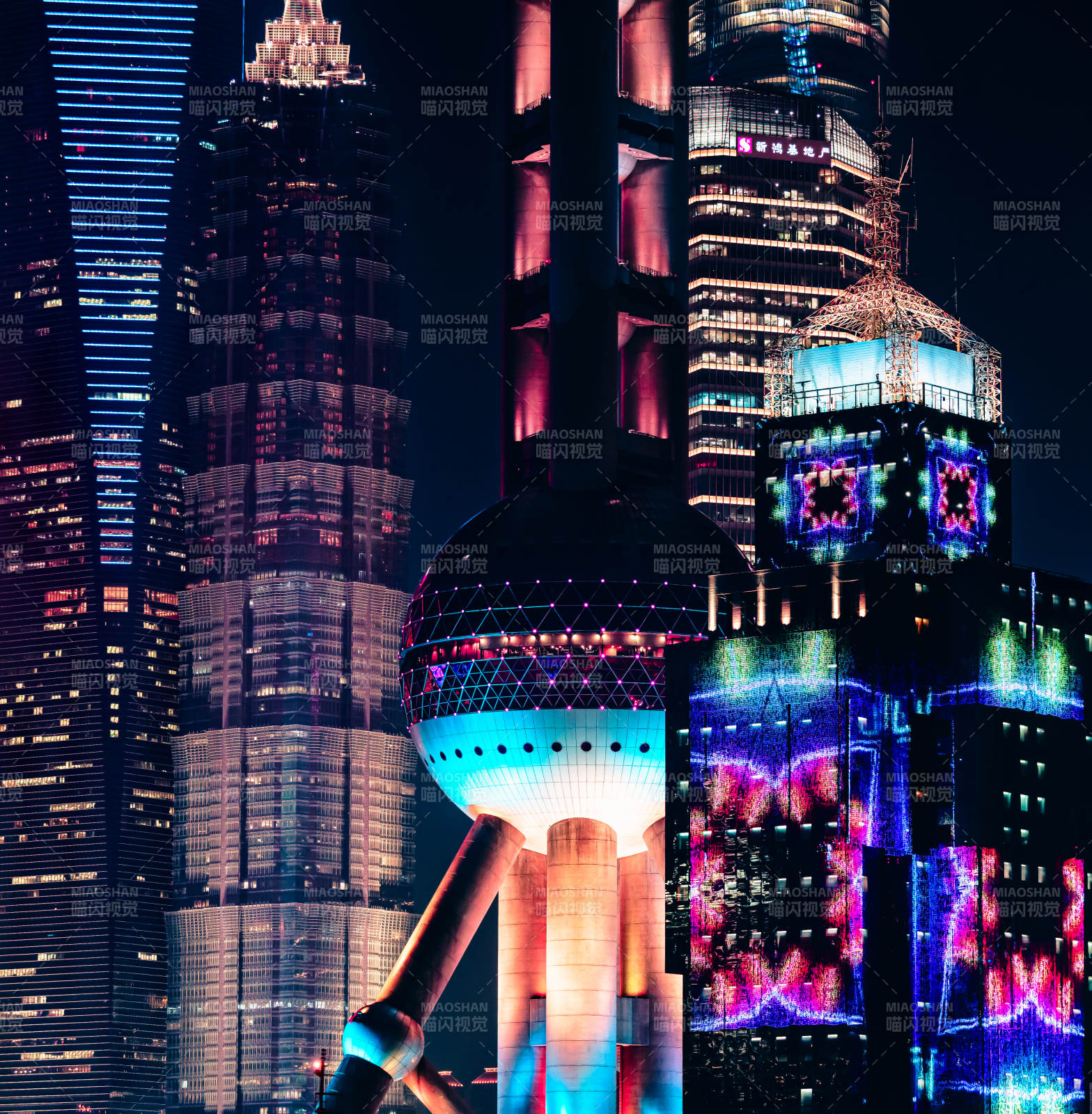 夜幕下的東方明珠塔