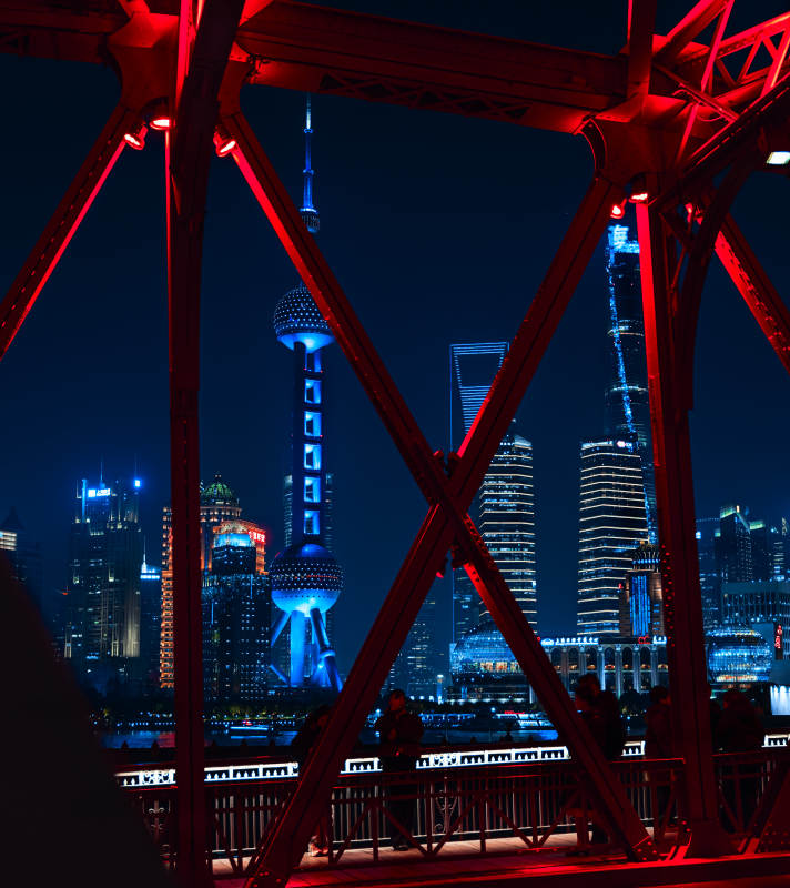 夜幕下的城市剪影