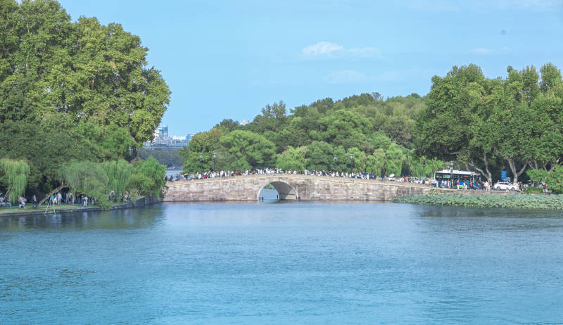 西湖斷橋春景圖