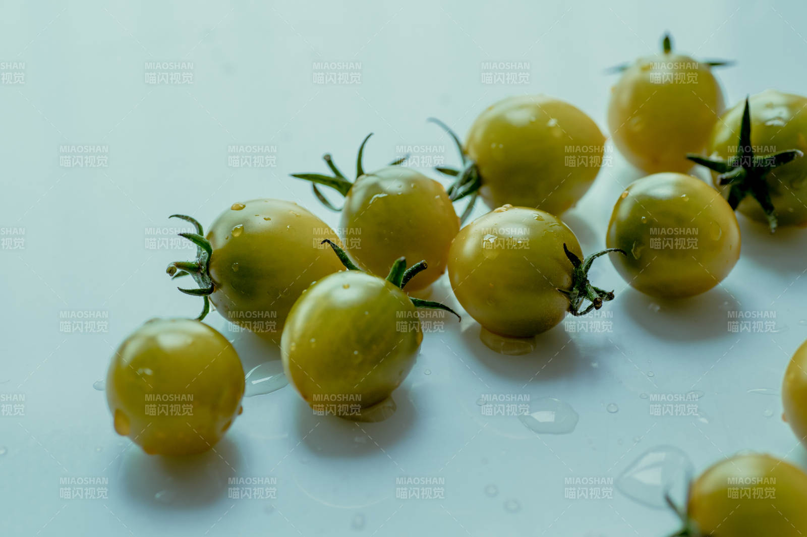 青色小番茄靜物圖