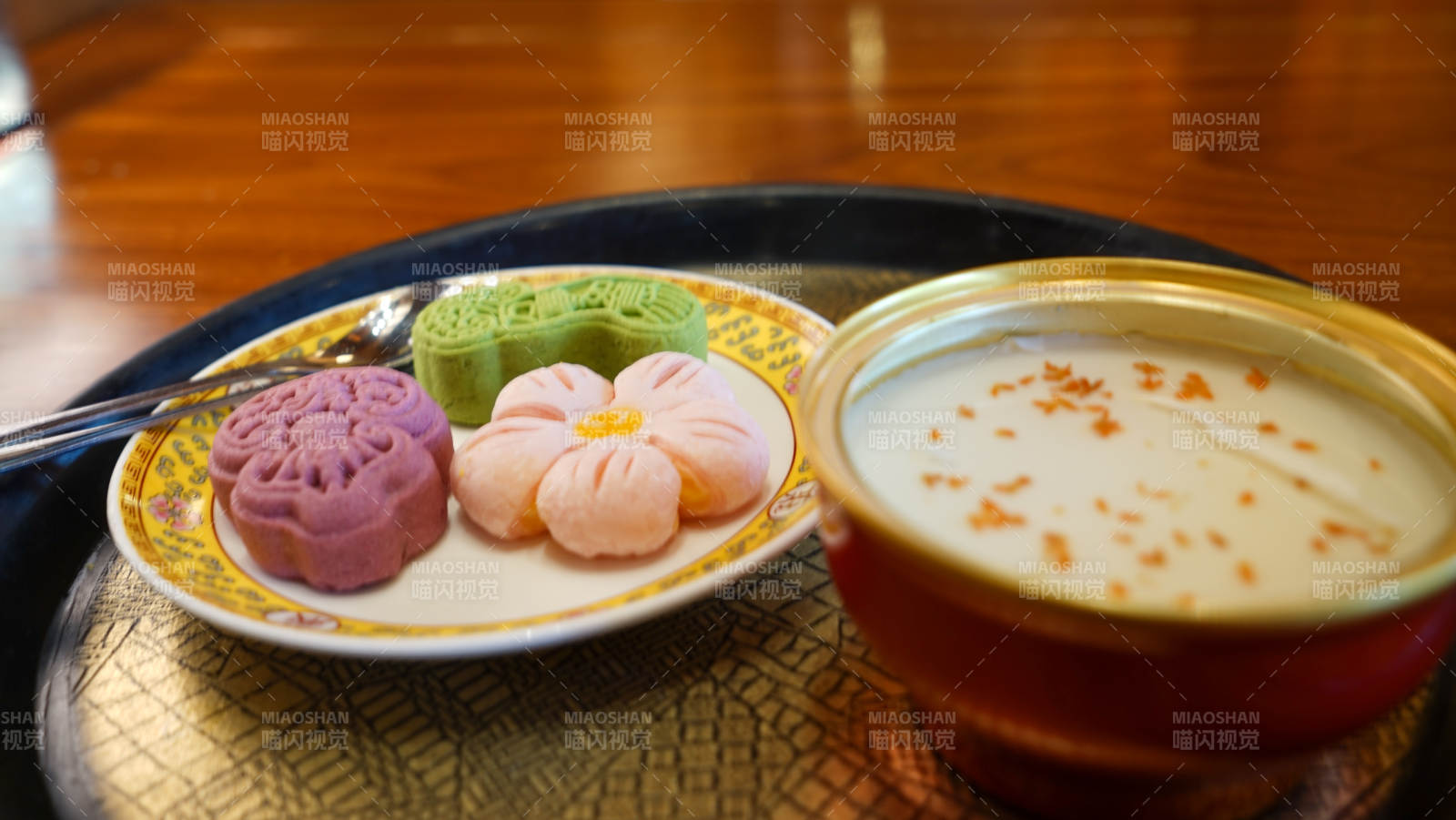 中式甜點與奶茶組合
