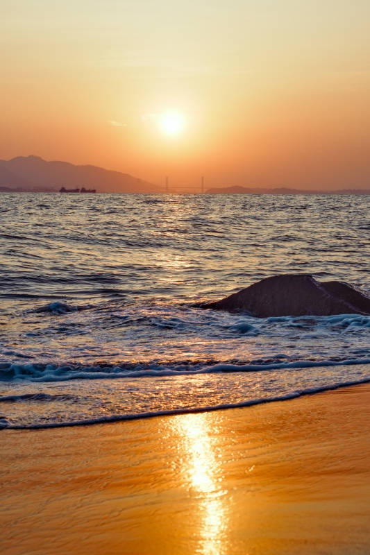 夕陽海灘 波光粼粼